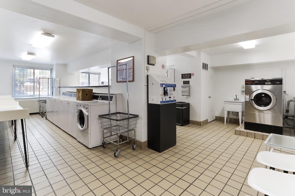 1900 LYTTONSVILLE ROAD 802
