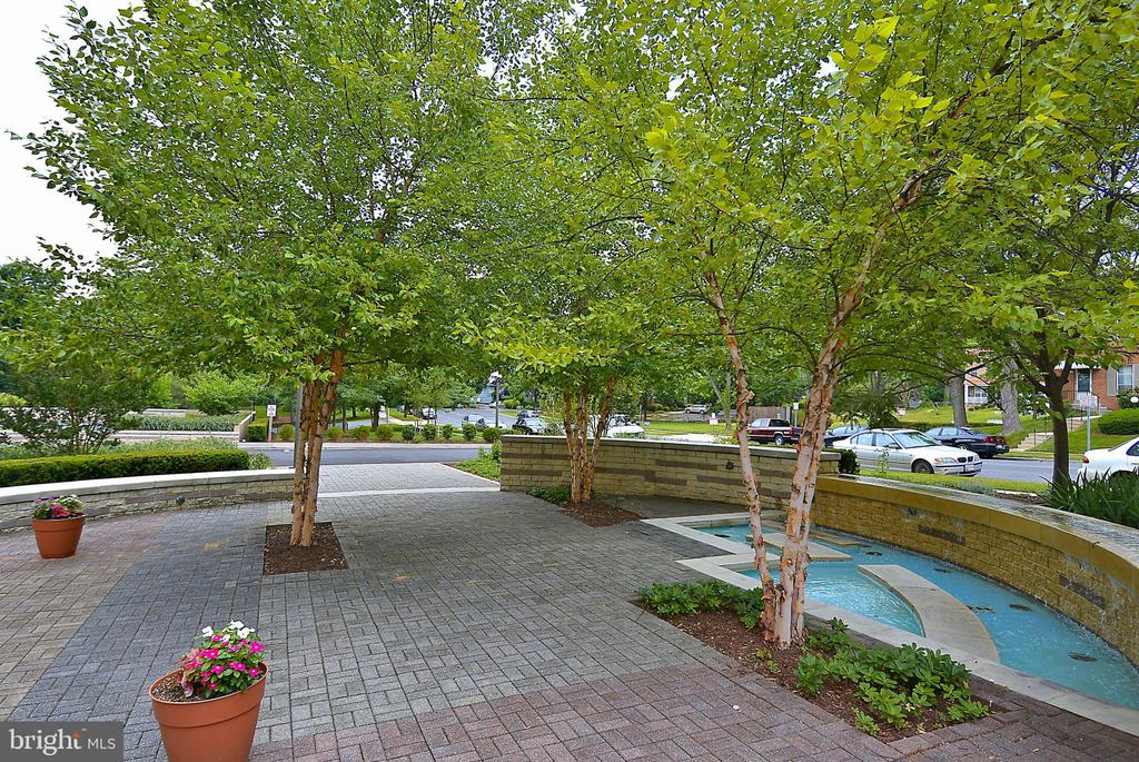 1900 LYTTONSVILLE ROAD 802