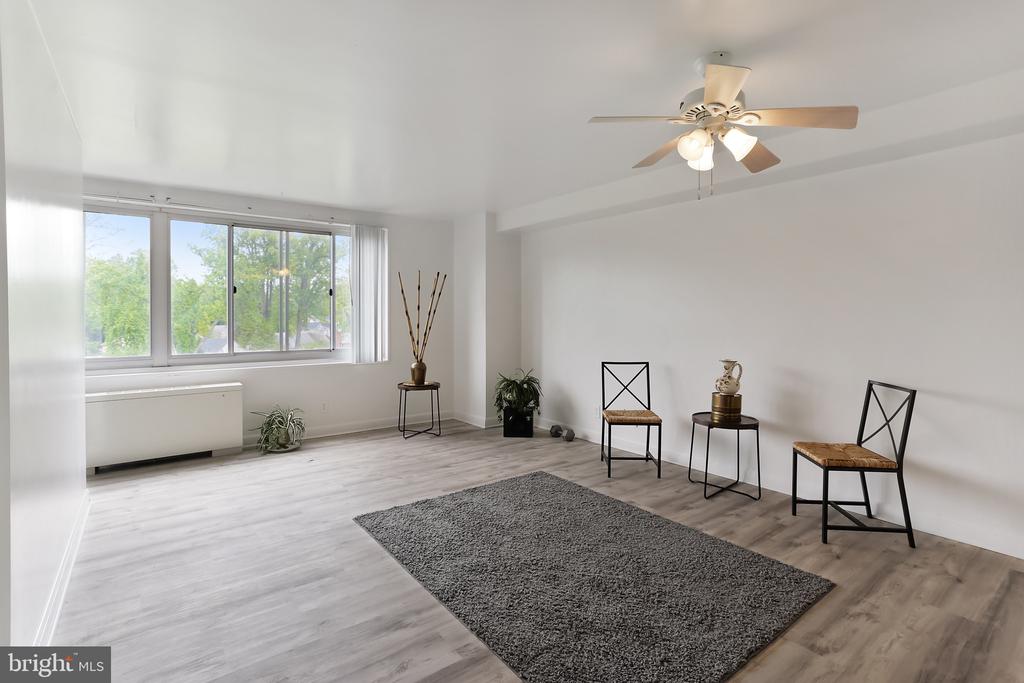 1900 LYTTONSVILLE ROAD 802