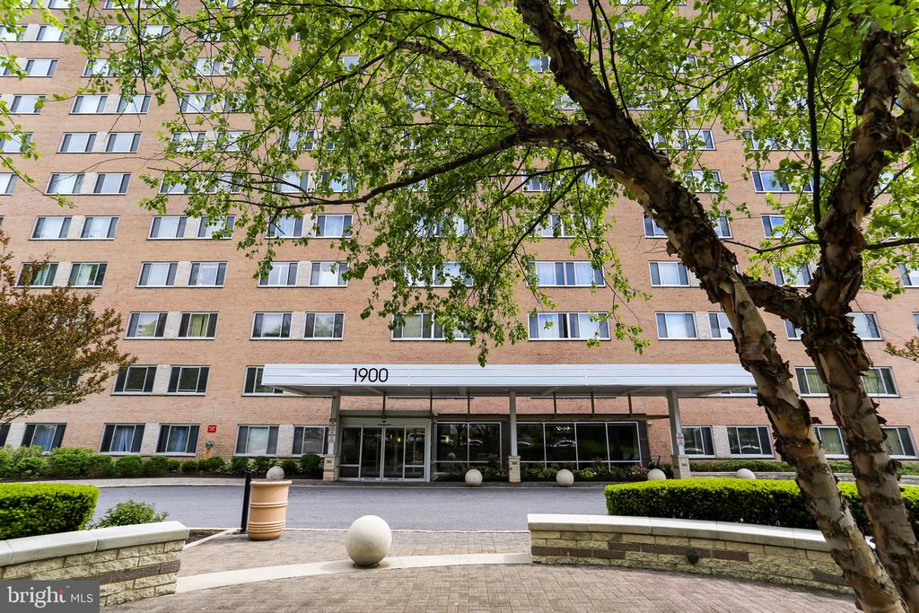 1900 LYTTONSVILLE ROAD 802