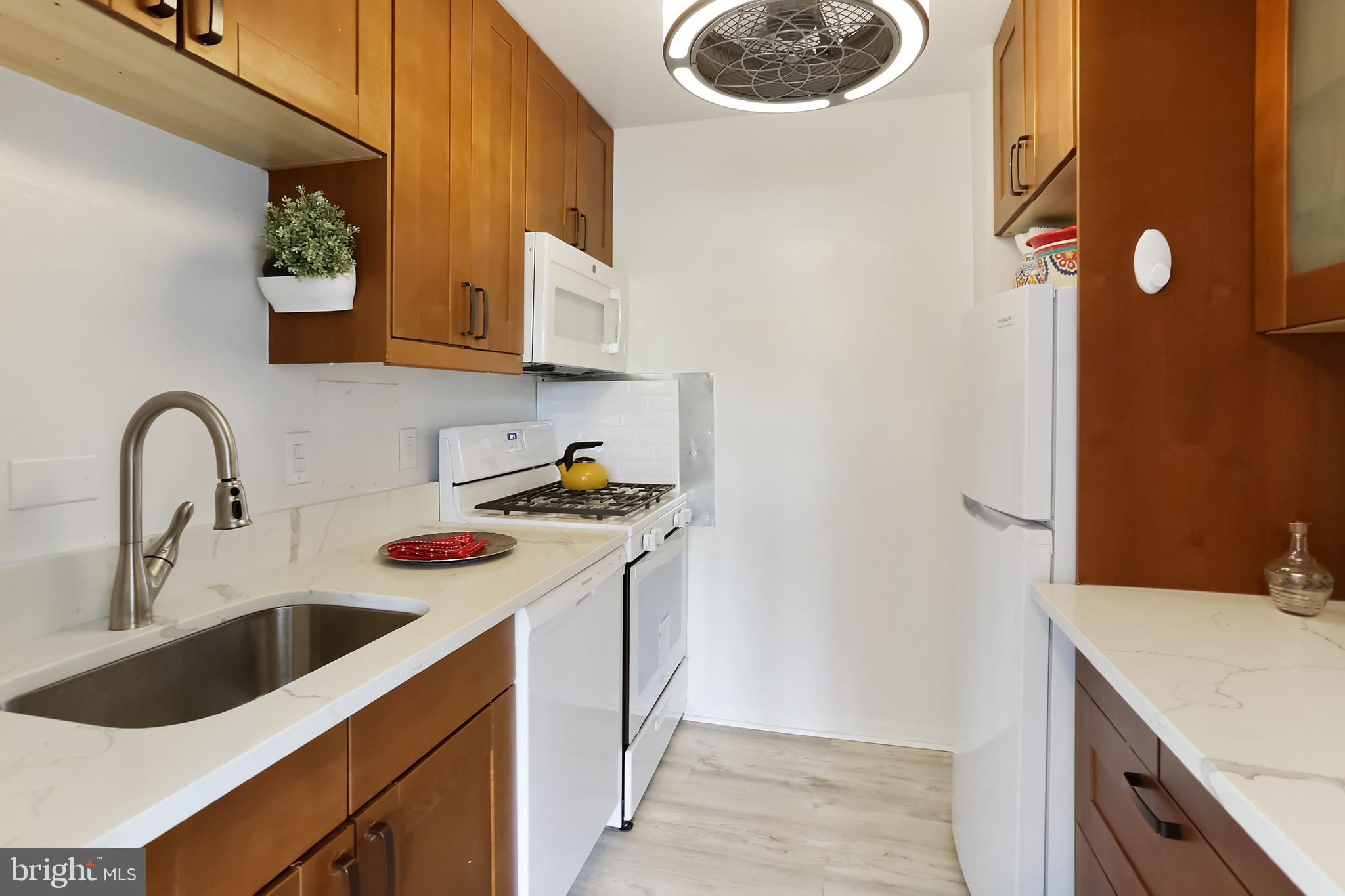 1900 LYTTONSVILLE ROAD 802