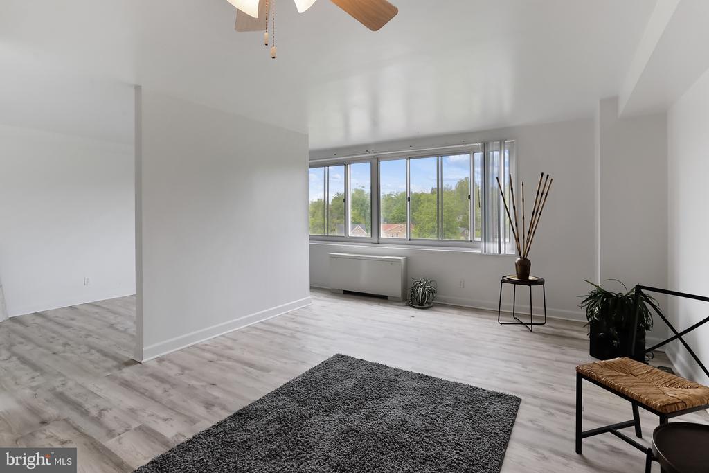 1900 LYTTONSVILLE ROAD 802