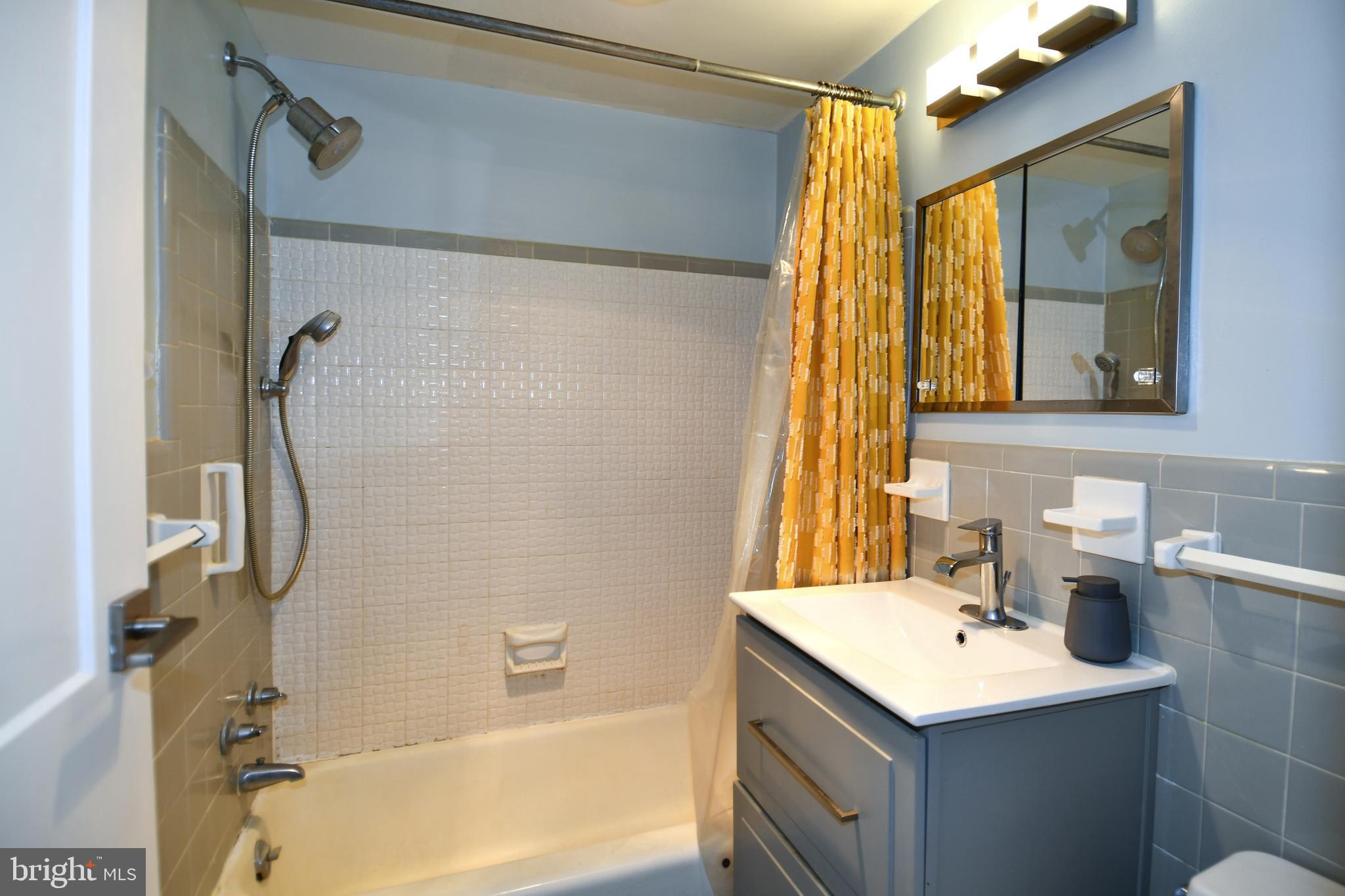 10201 GROSVENOR PLACE 1015