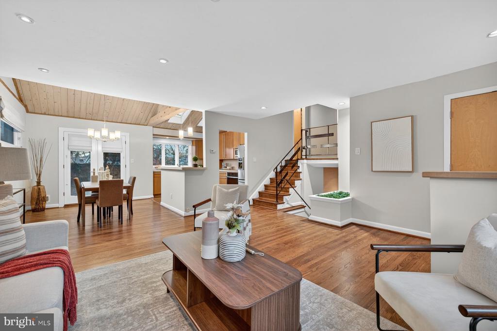 10405 LESLIE STREET