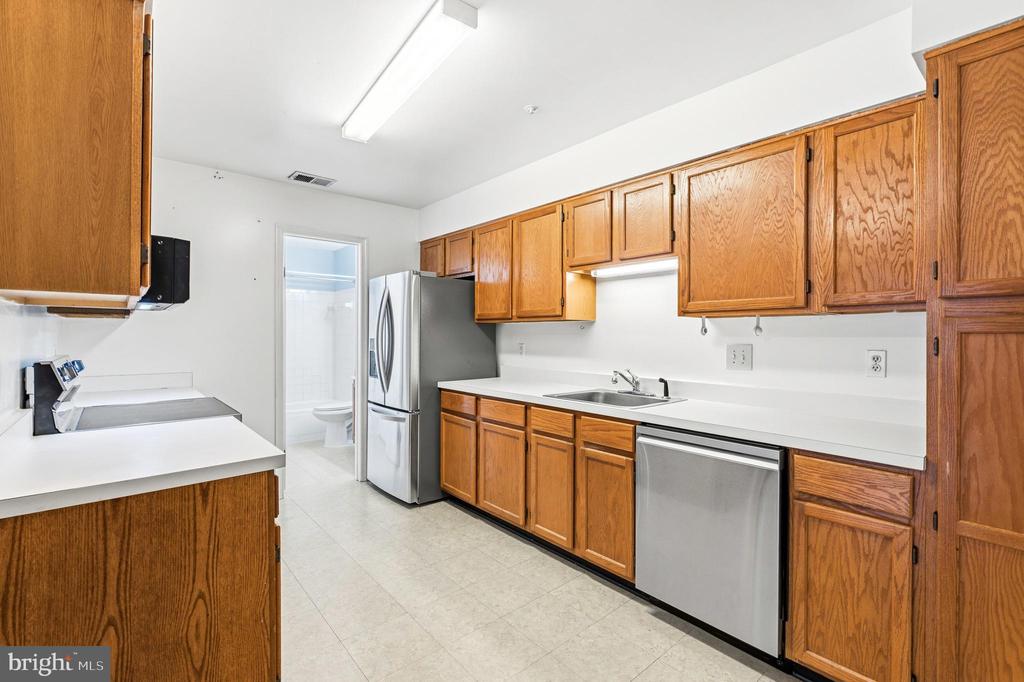 2 HIGHSTREAM COURT Unit: 684