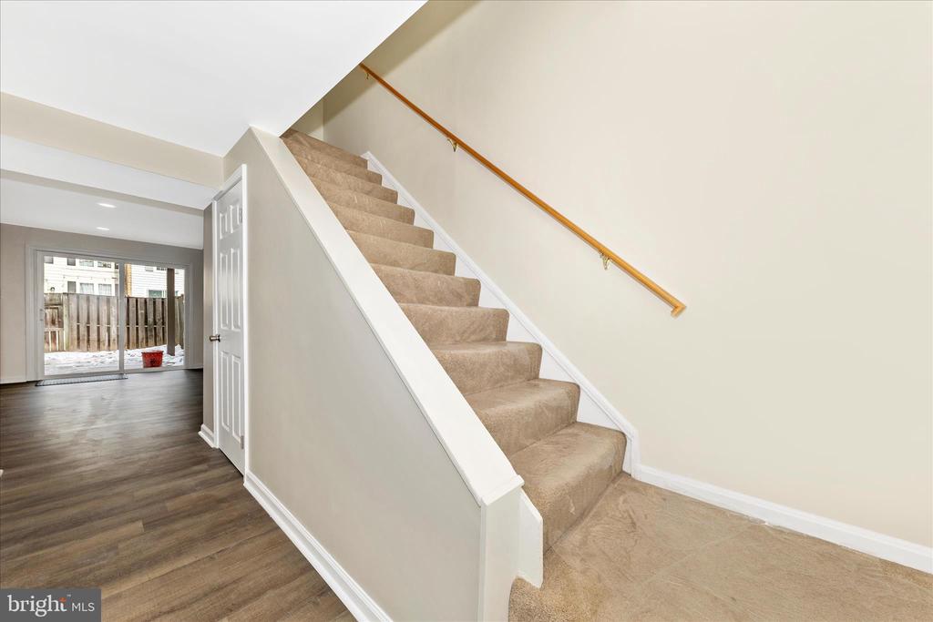 9923 MAPLE LEAF DRIVE