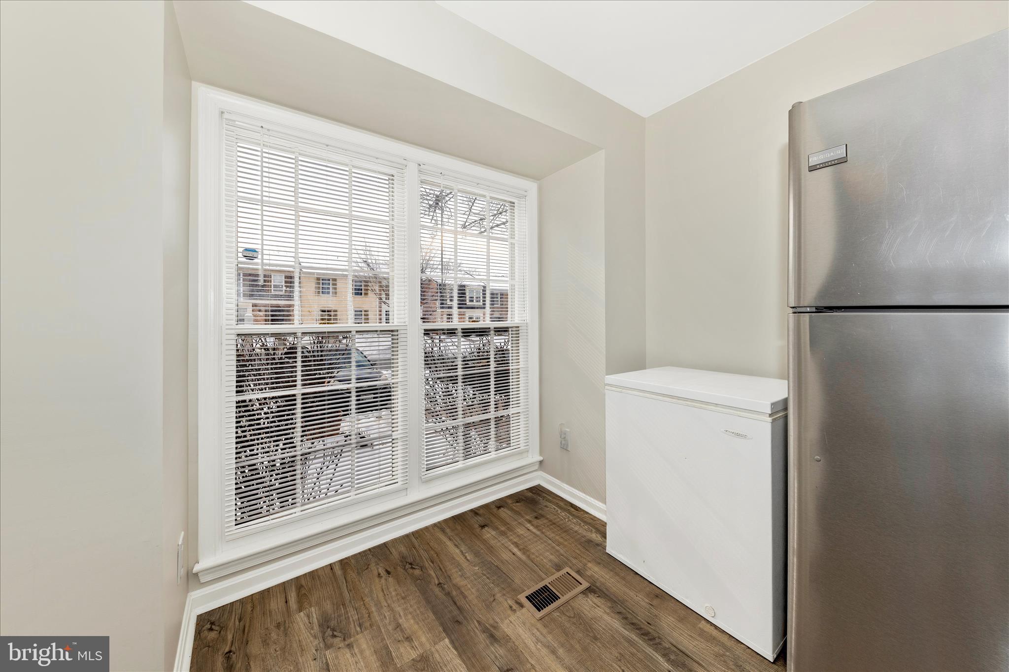 9923 MAPLE LEAF DRIVE