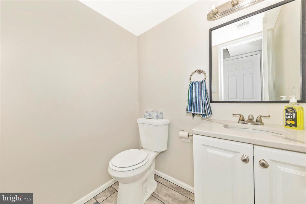 9923 MAPLE LEAF DRIVE