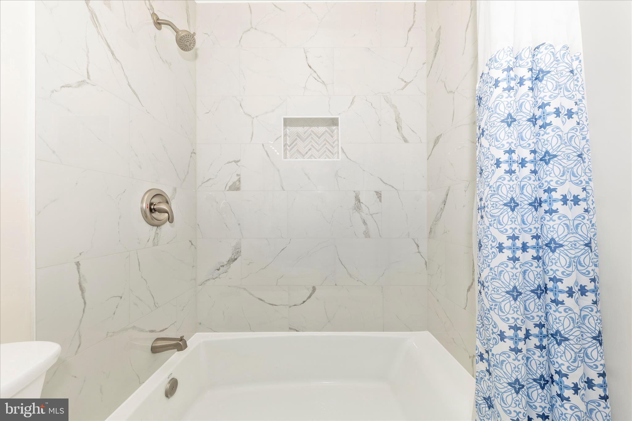 9923 MAPLE LEAF DRIVE