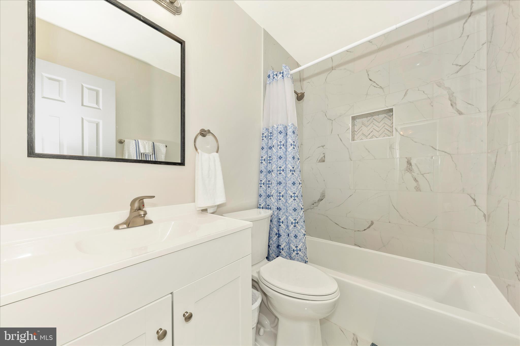 9923 MAPLE LEAF DRIVE