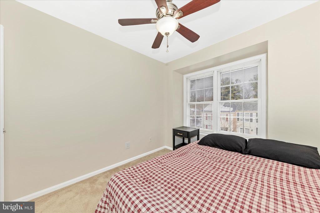 9923 MAPLE LEAF DRIVE