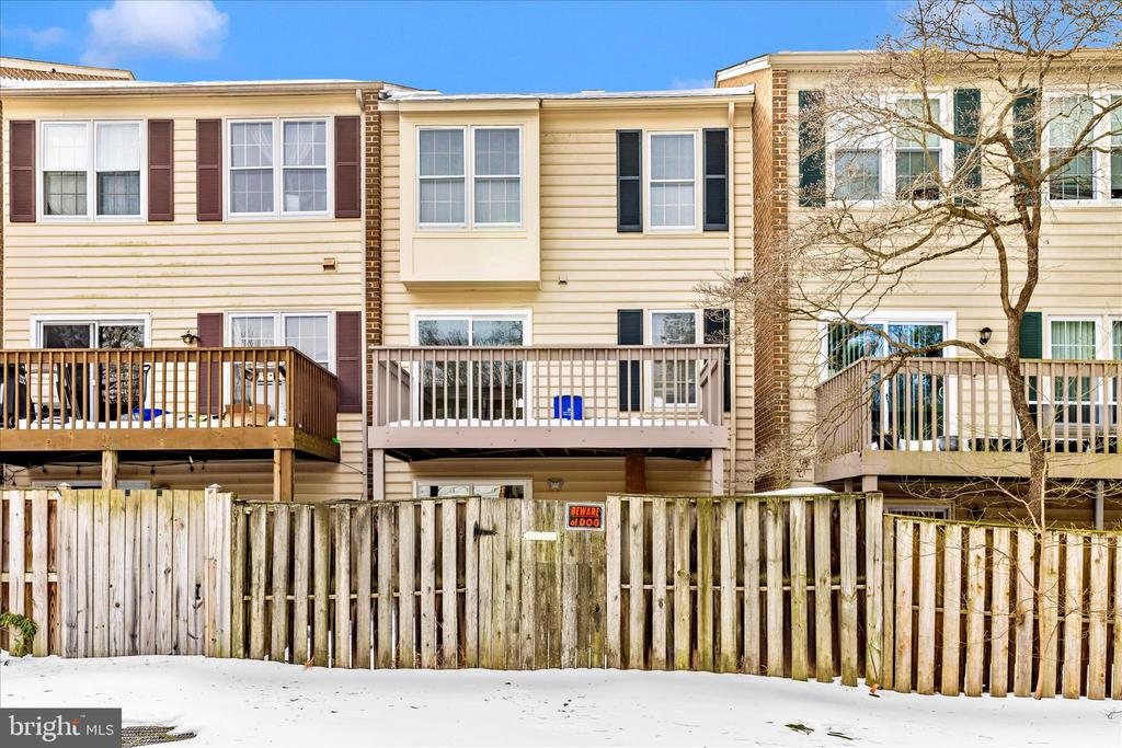 9923 MAPLE LEAF DRIVE