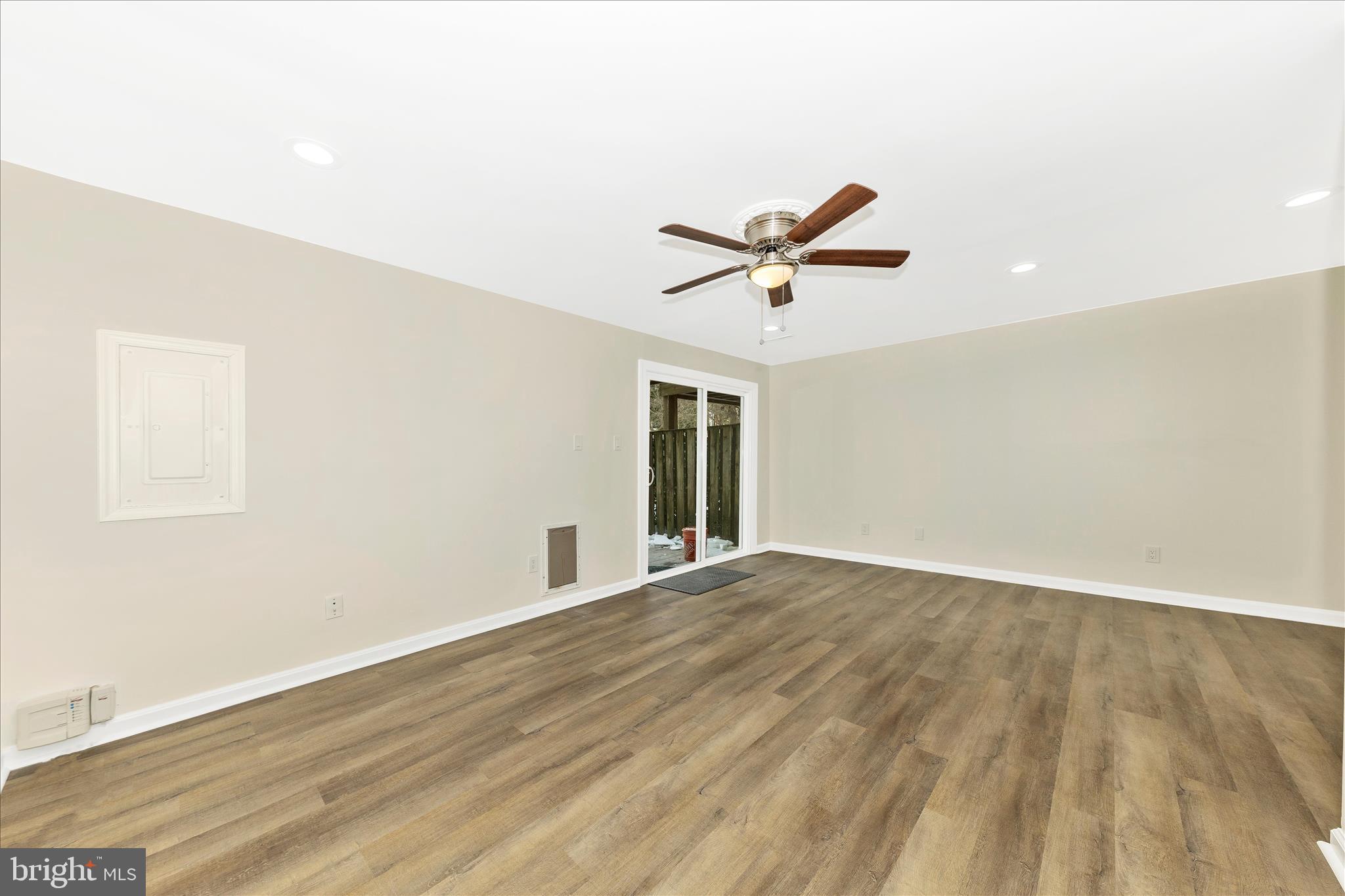 9923 MAPLE LEAF DRIVE