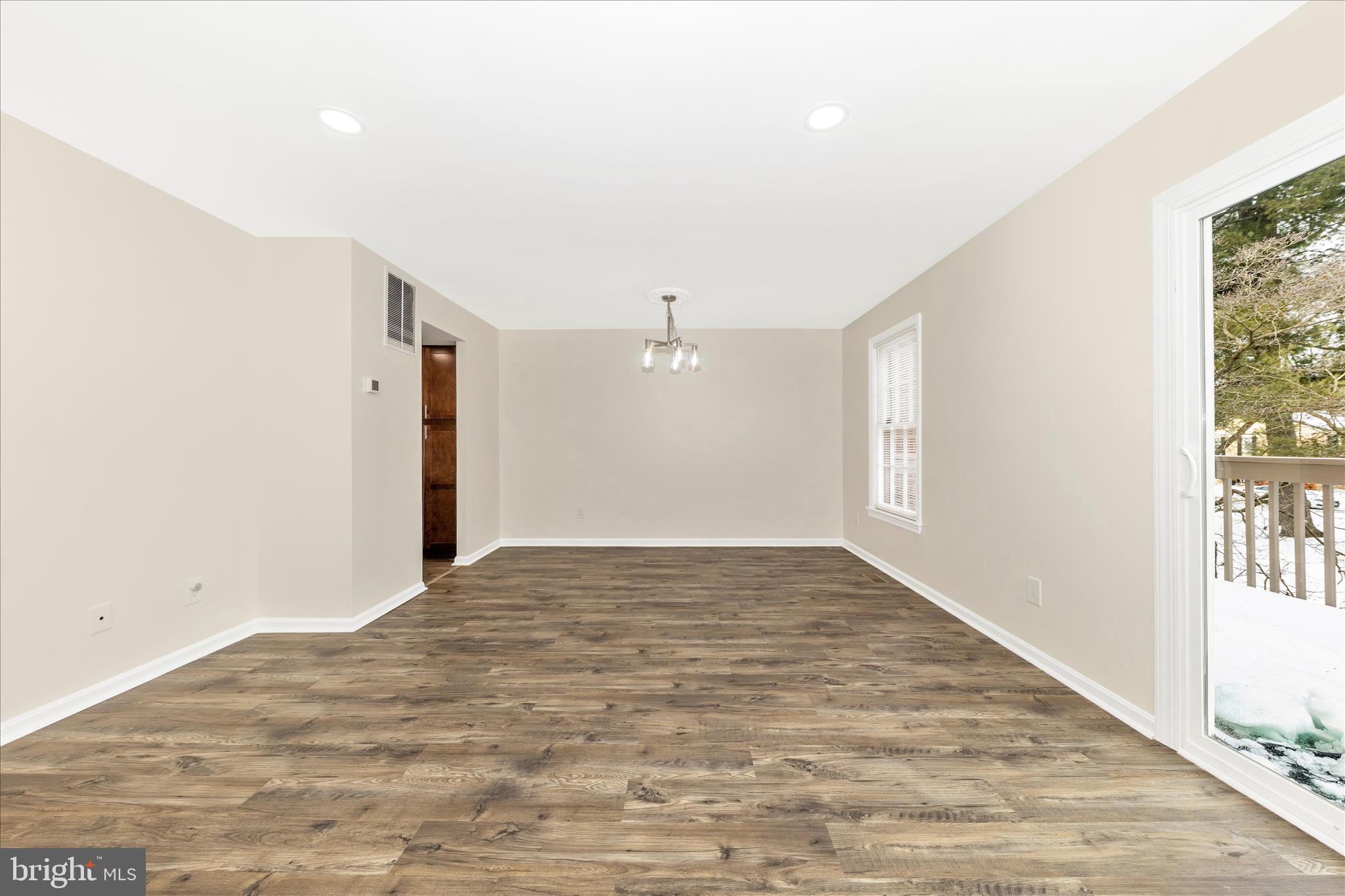 9923 MAPLE LEAF DRIVE