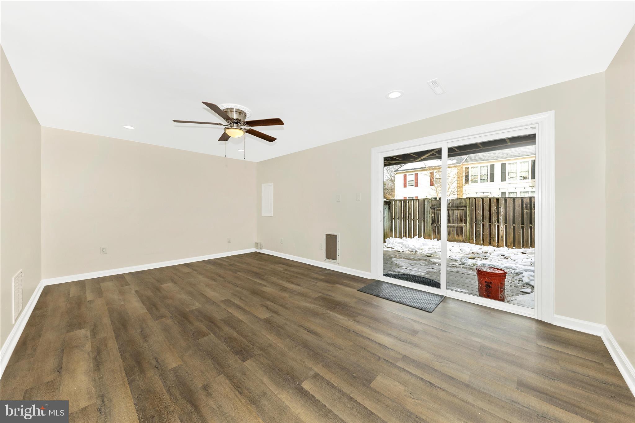 9923 MAPLE LEAF DRIVE