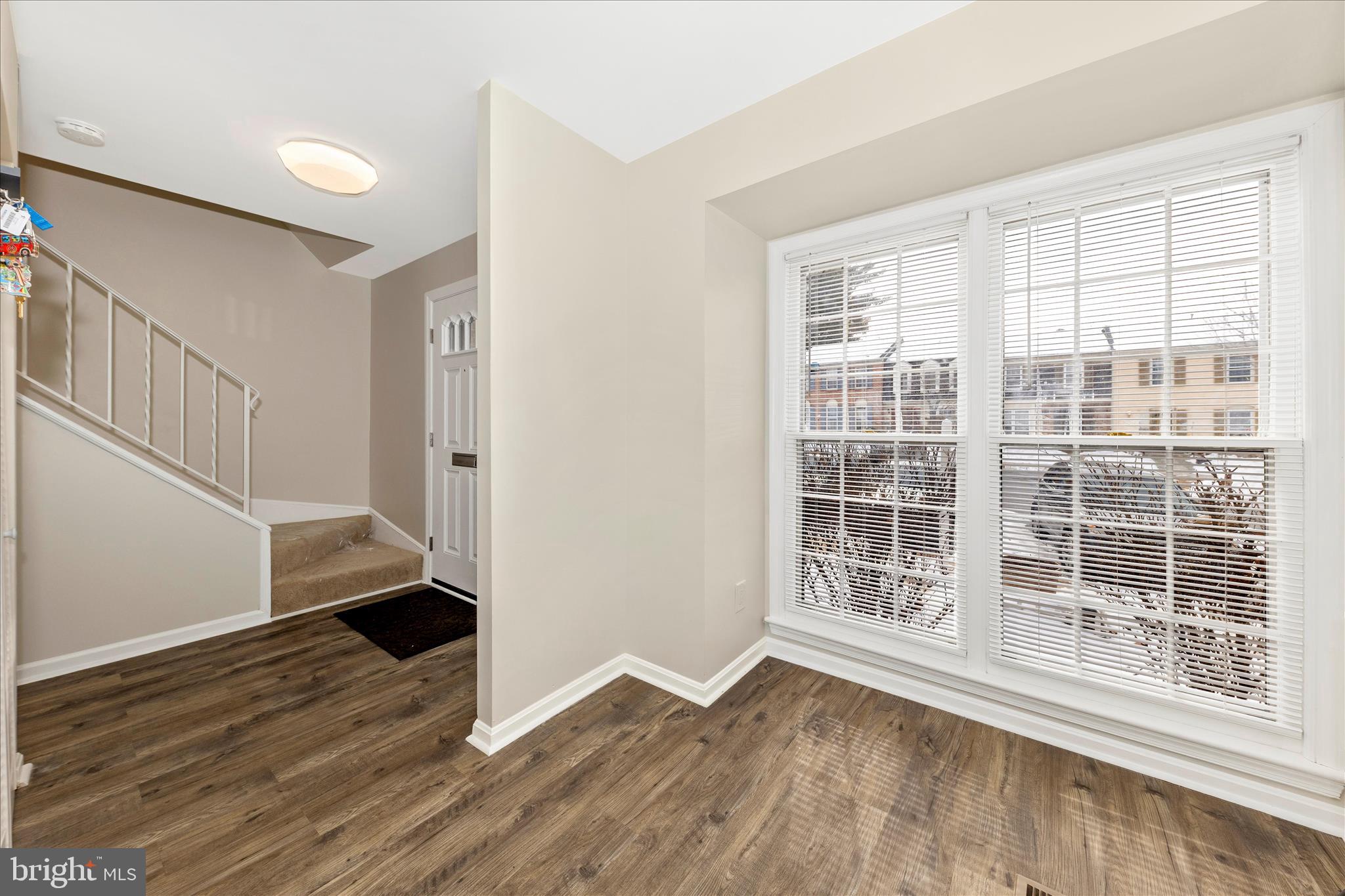 9923 MAPLE LEAF DRIVE