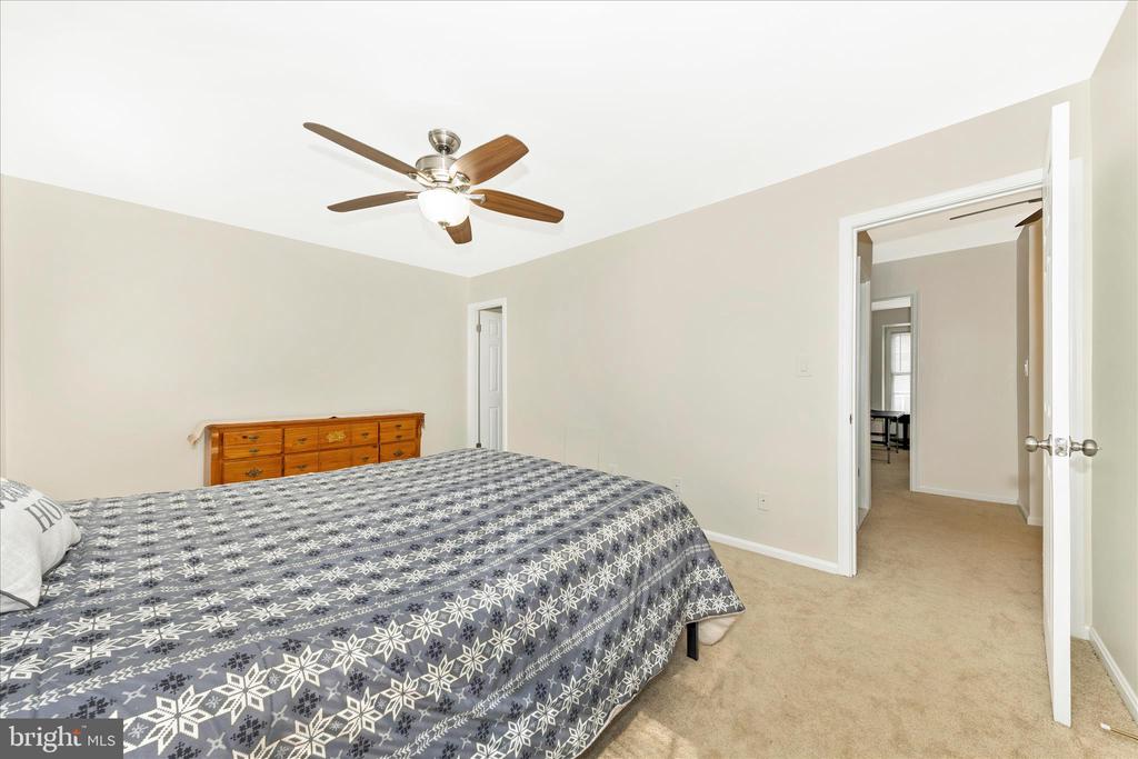 9923 MAPLE LEAF DRIVE