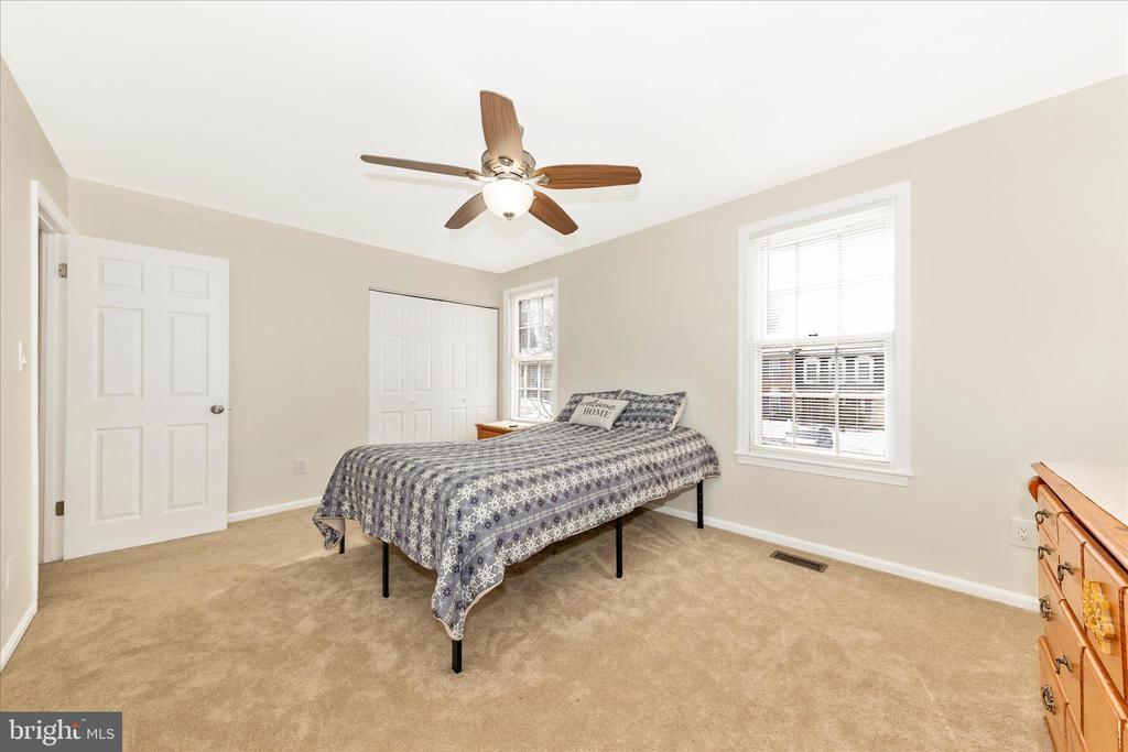 9923 MAPLE LEAF DRIVE