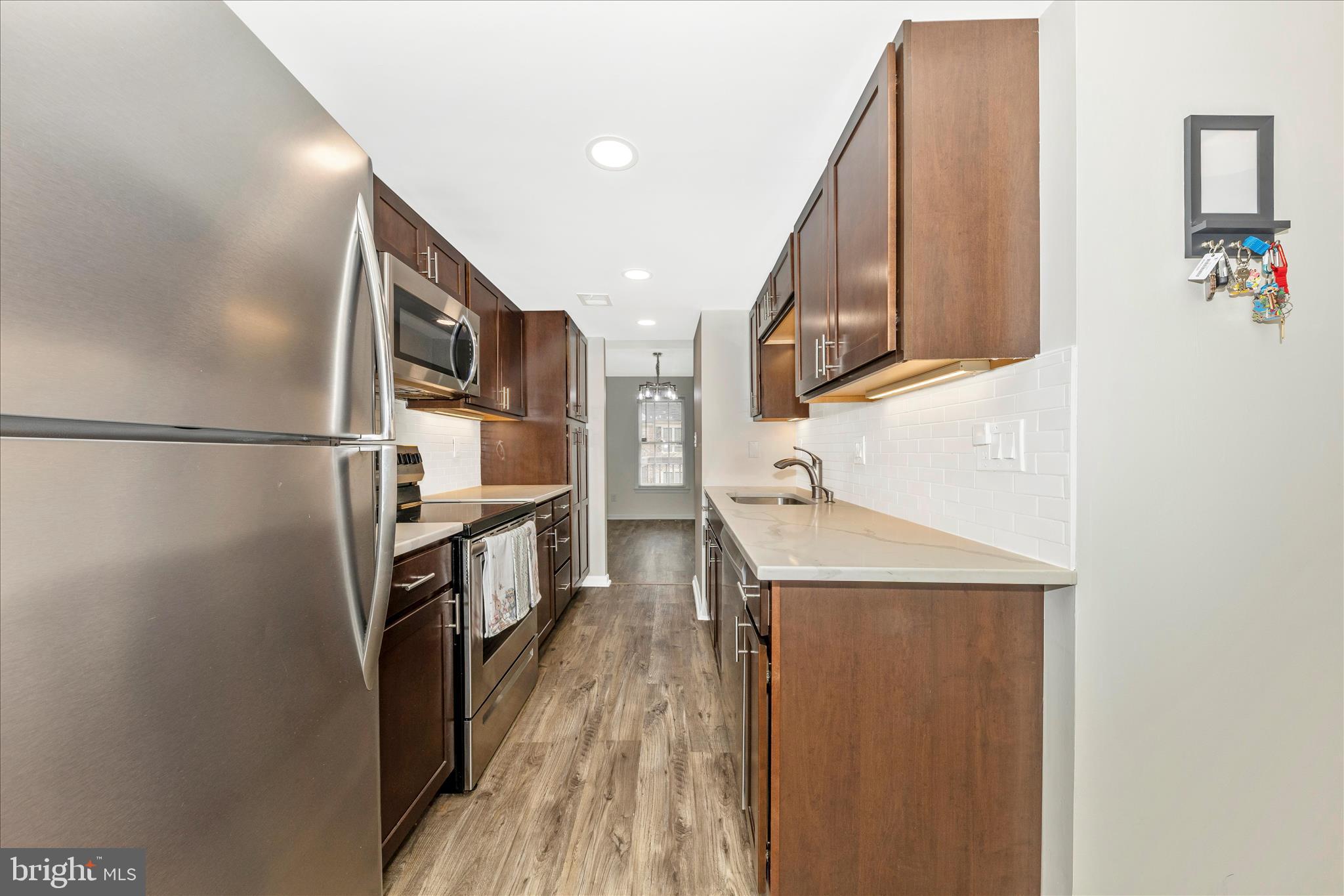 9923 MAPLE LEAF DRIVE