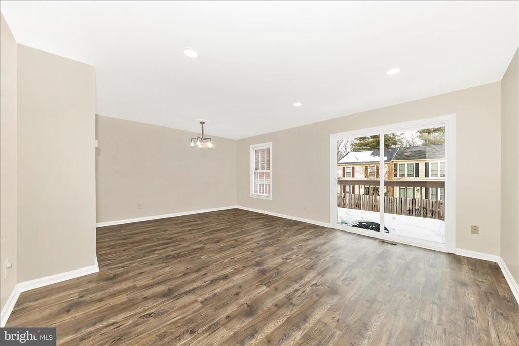 9923 MAPLE LEAF DRIVE