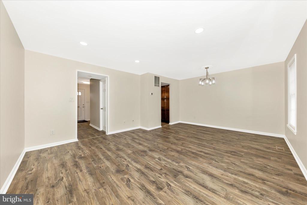 9923 MAPLE LEAF DRIVE