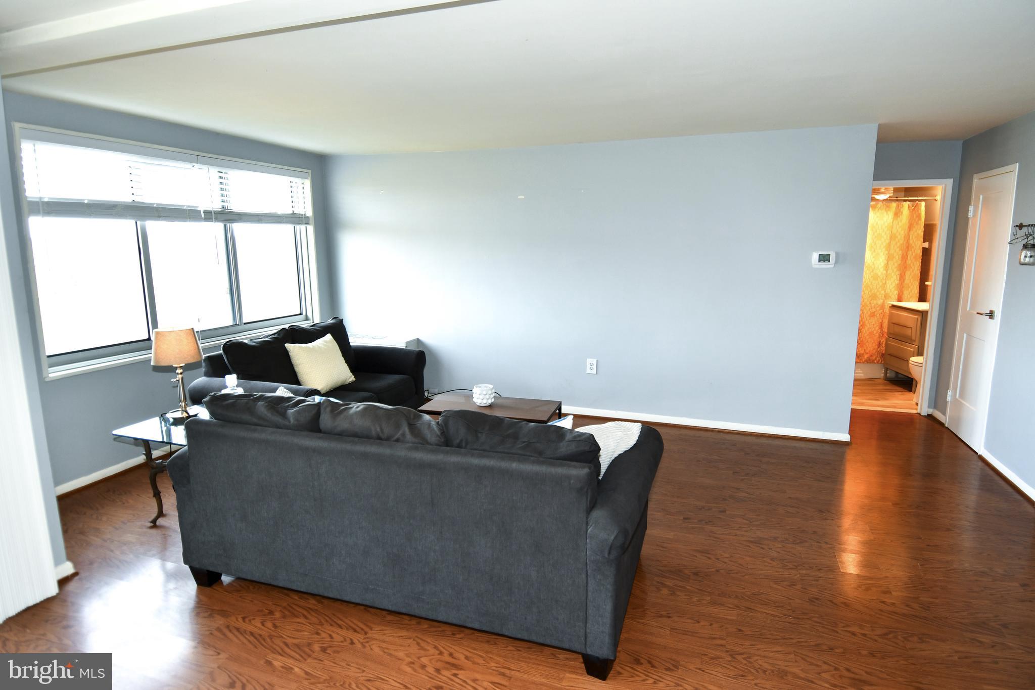 10201 GROSVENOR PLACE 1015