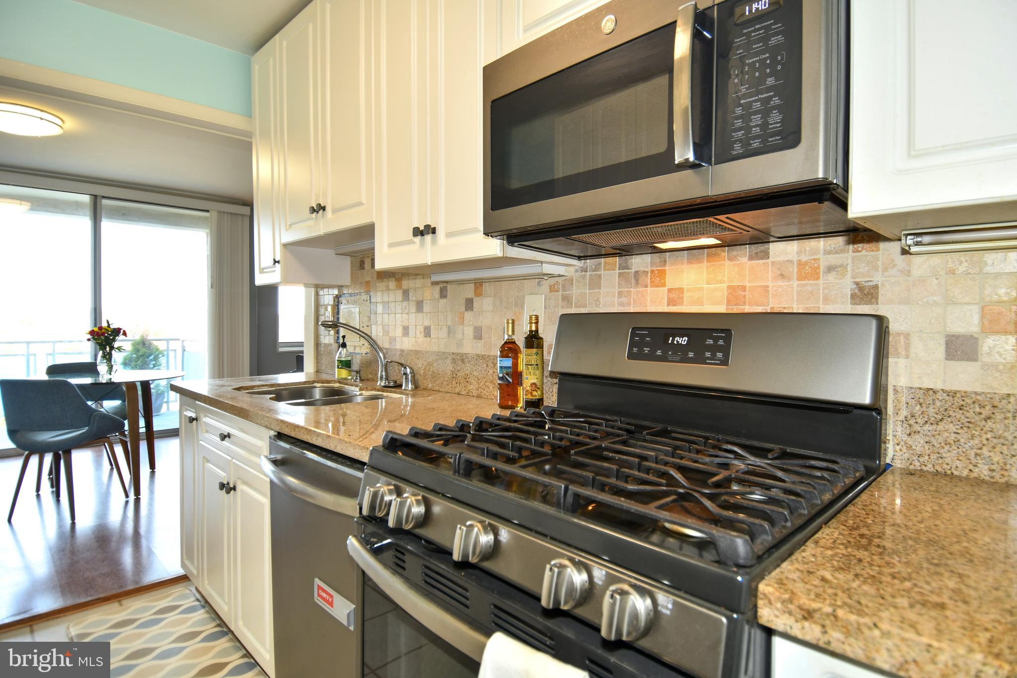 10201 GROSVENOR PLACE 1015