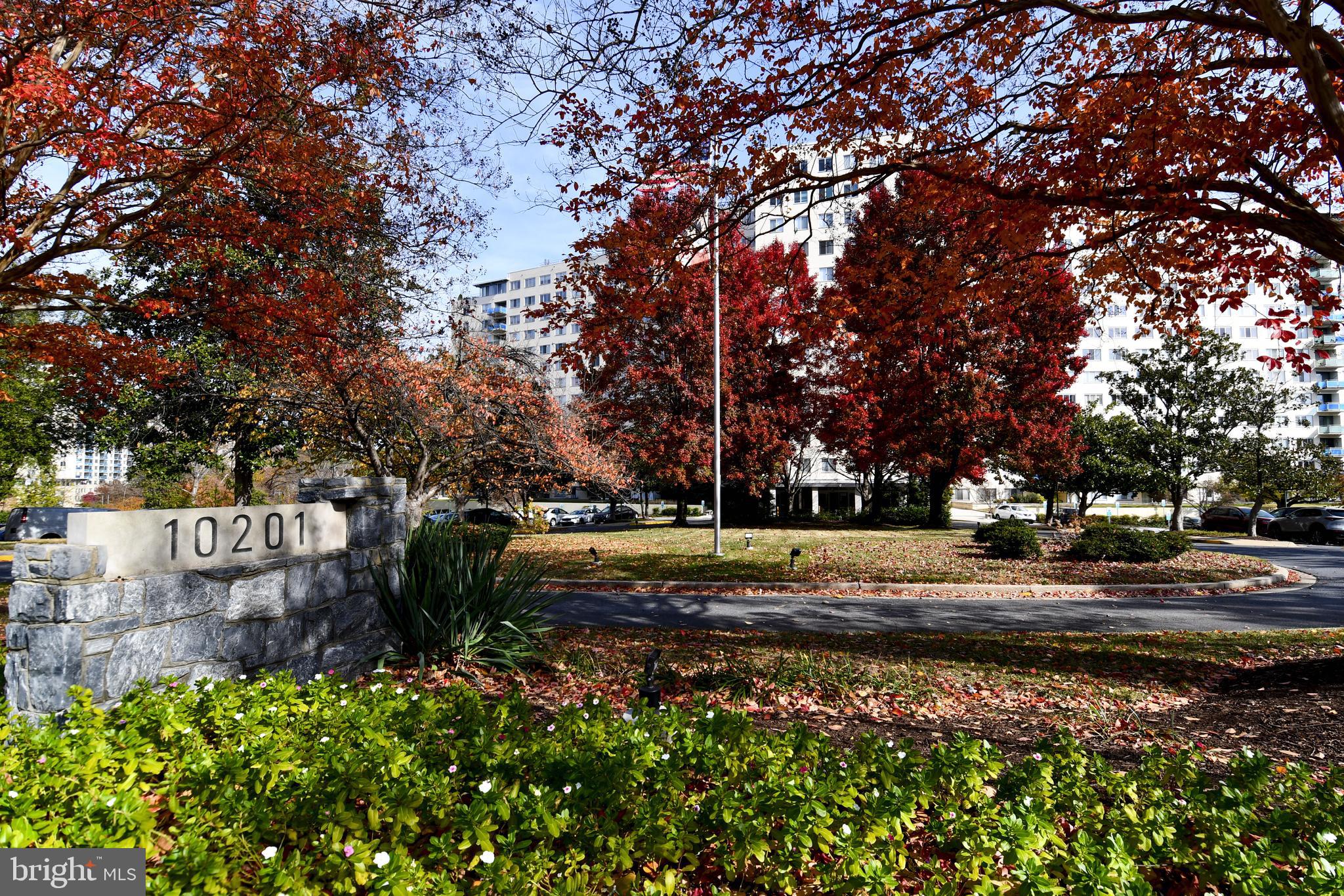 10201 GROSVENOR PLACE 1015