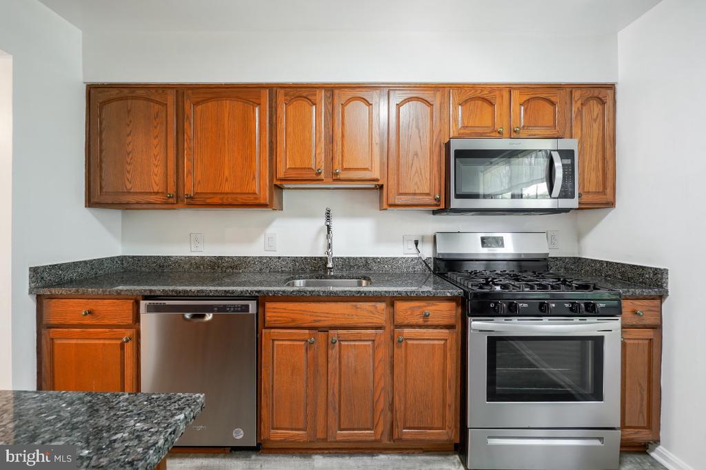 838 COLLEGE PARKWAY Unit: 11-838