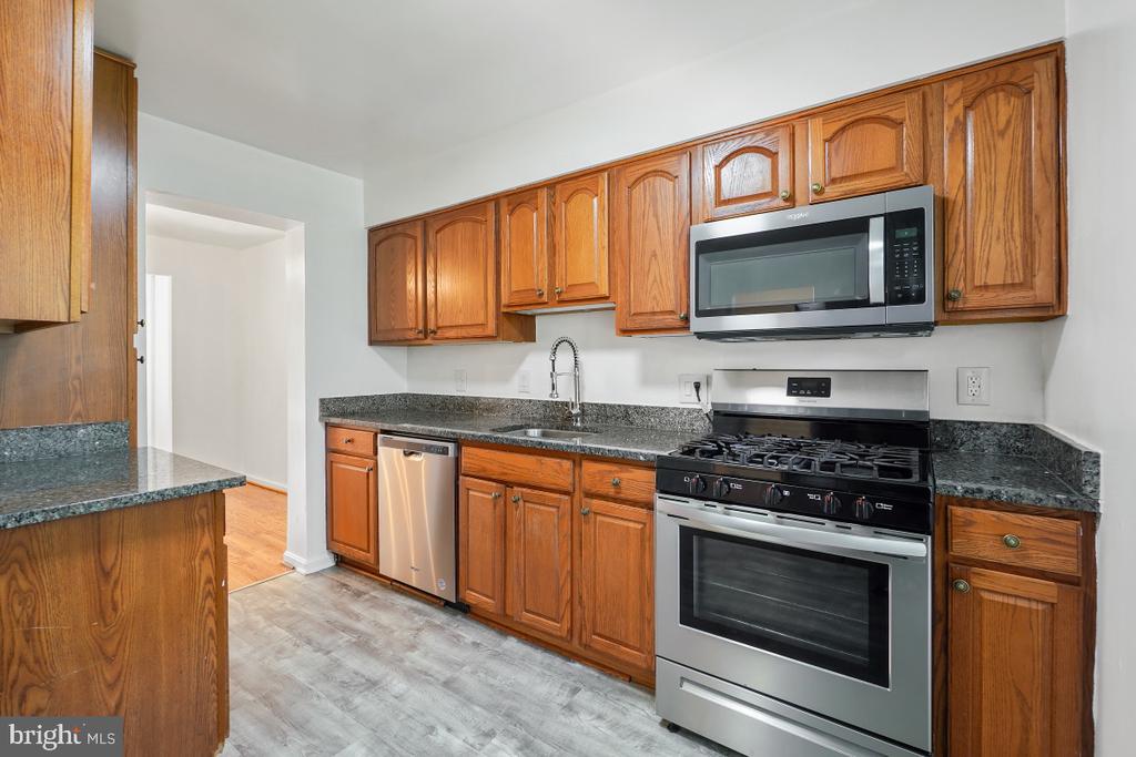 838 COLLEGE PARKWAY Unit: 11-838