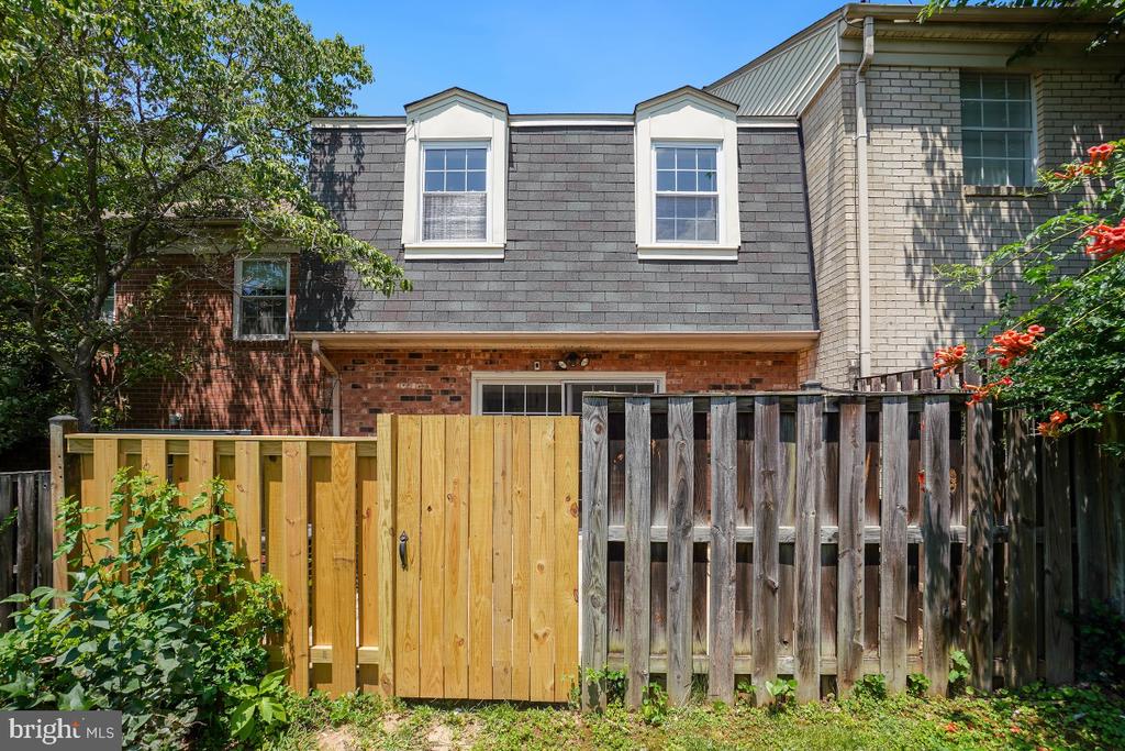 838 COLLEGE PARKWAY Unit: 11-838