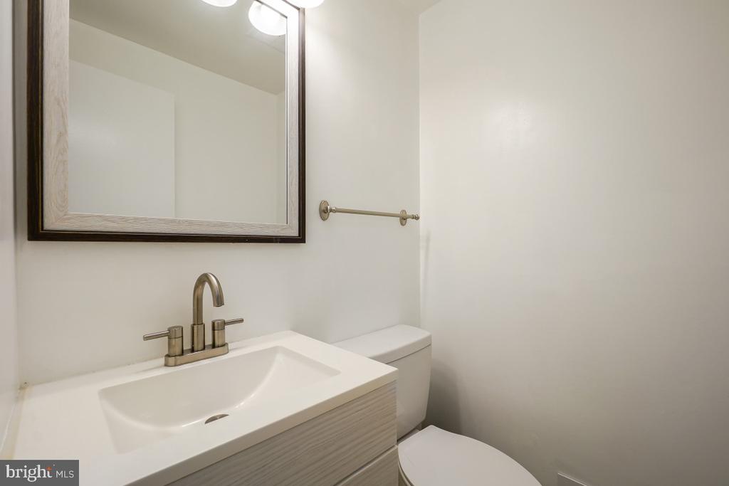 838 COLLEGE PARKWAY Unit: 11-838