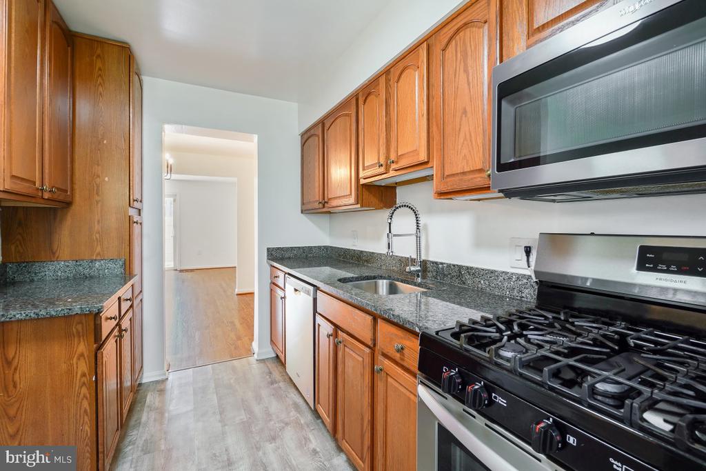 838 COLLEGE PARKWAY Unit: 11-838