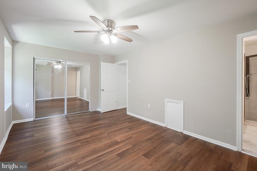 838 COLLEGE PARKWAY Unit: 11-838