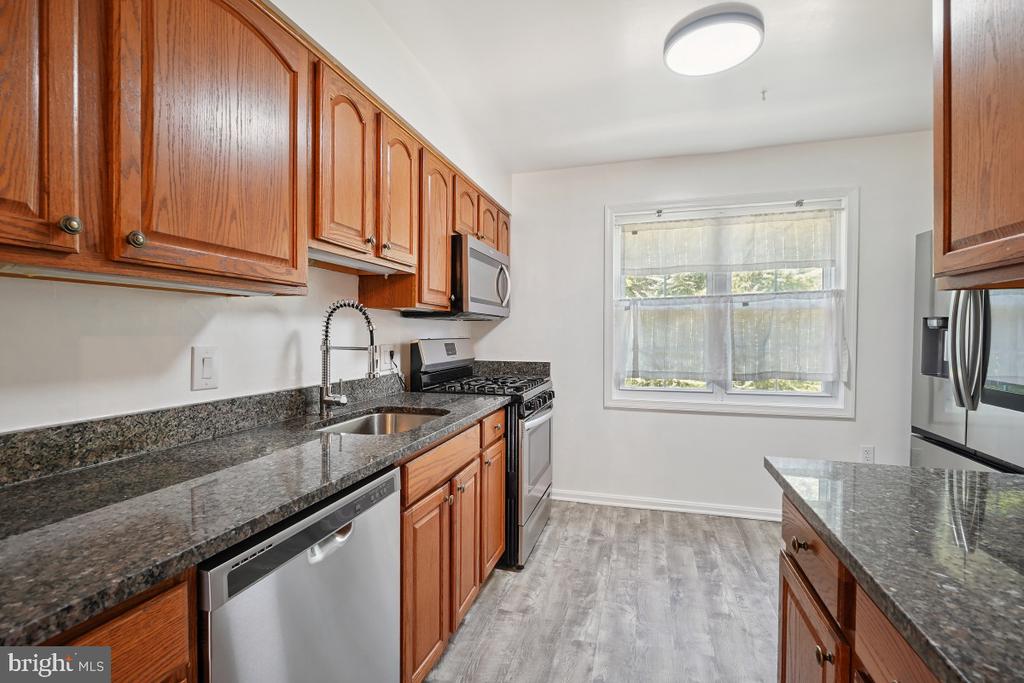 838 COLLEGE PARKWAY Unit: 11-838