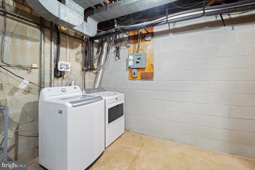 838 COLLEGE PARKWAY Unit: 11-838