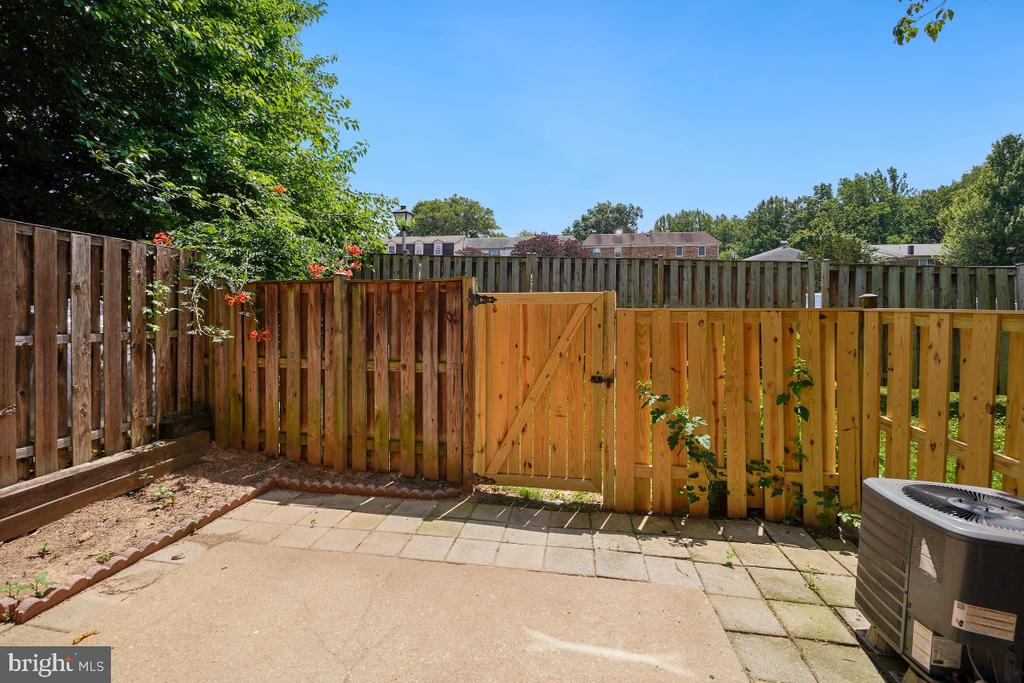 838 COLLEGE PARKWAY Unit: 11-838