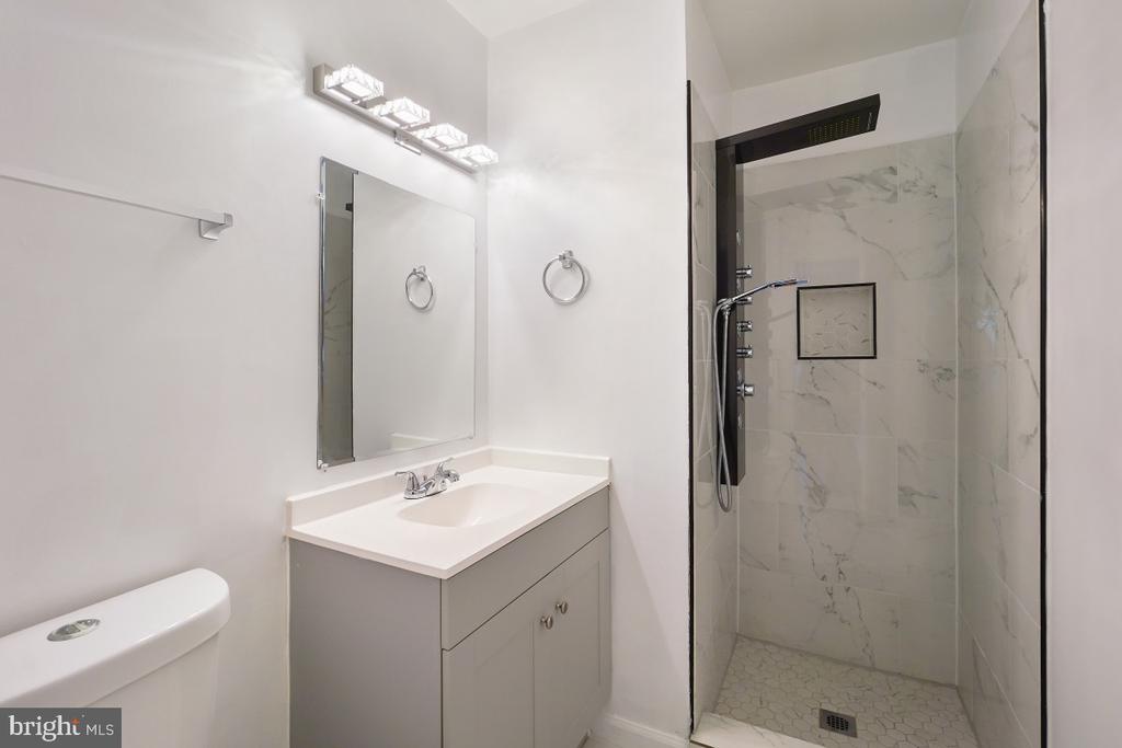 838 COLLEGE PARKWAY Unit: 11-838