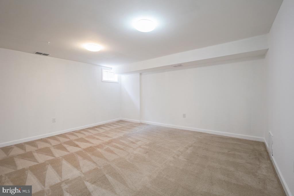 838 COLLEGE PARKWAY Unit: 11-838