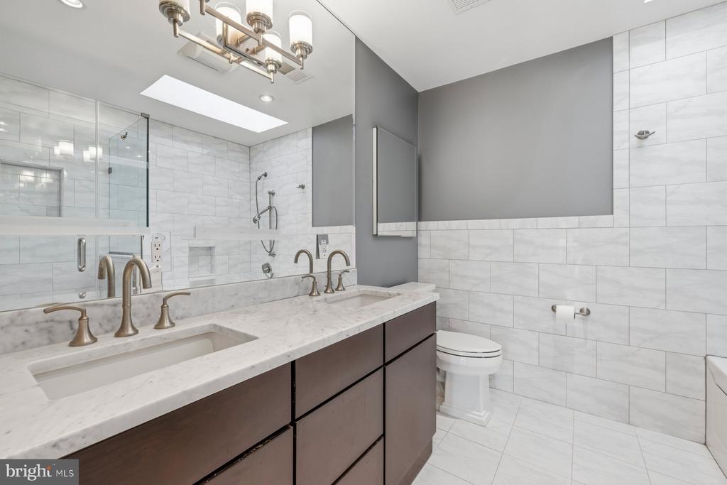 11106 ORLEANS WAY