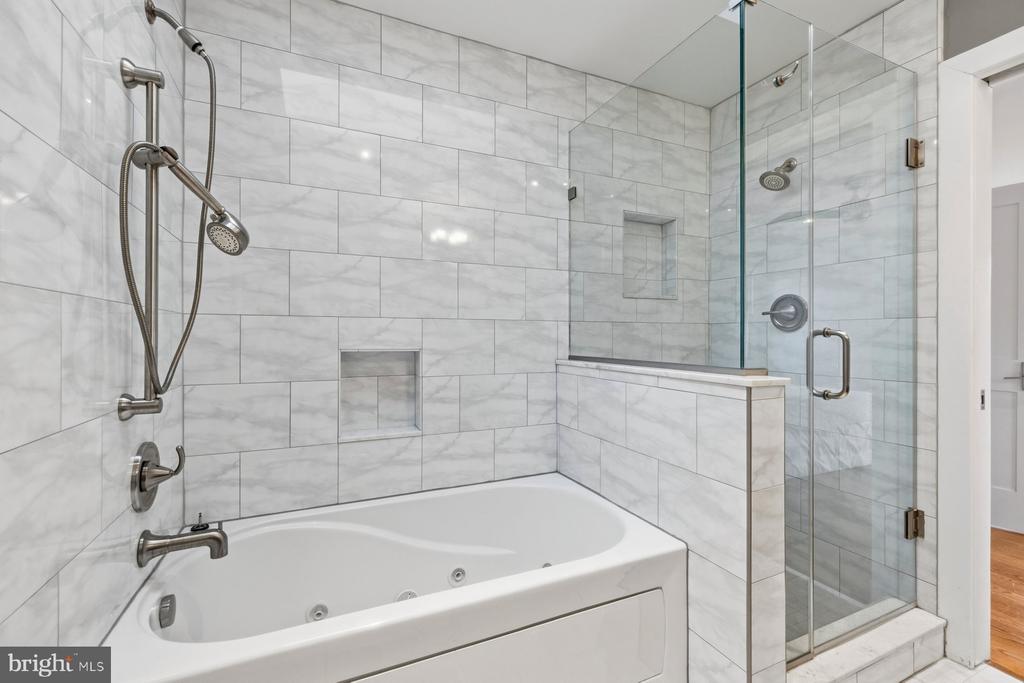 11106 ORLEANS WAY