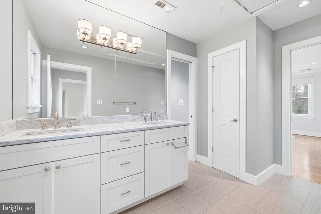 11106 ORLEANS WAY
