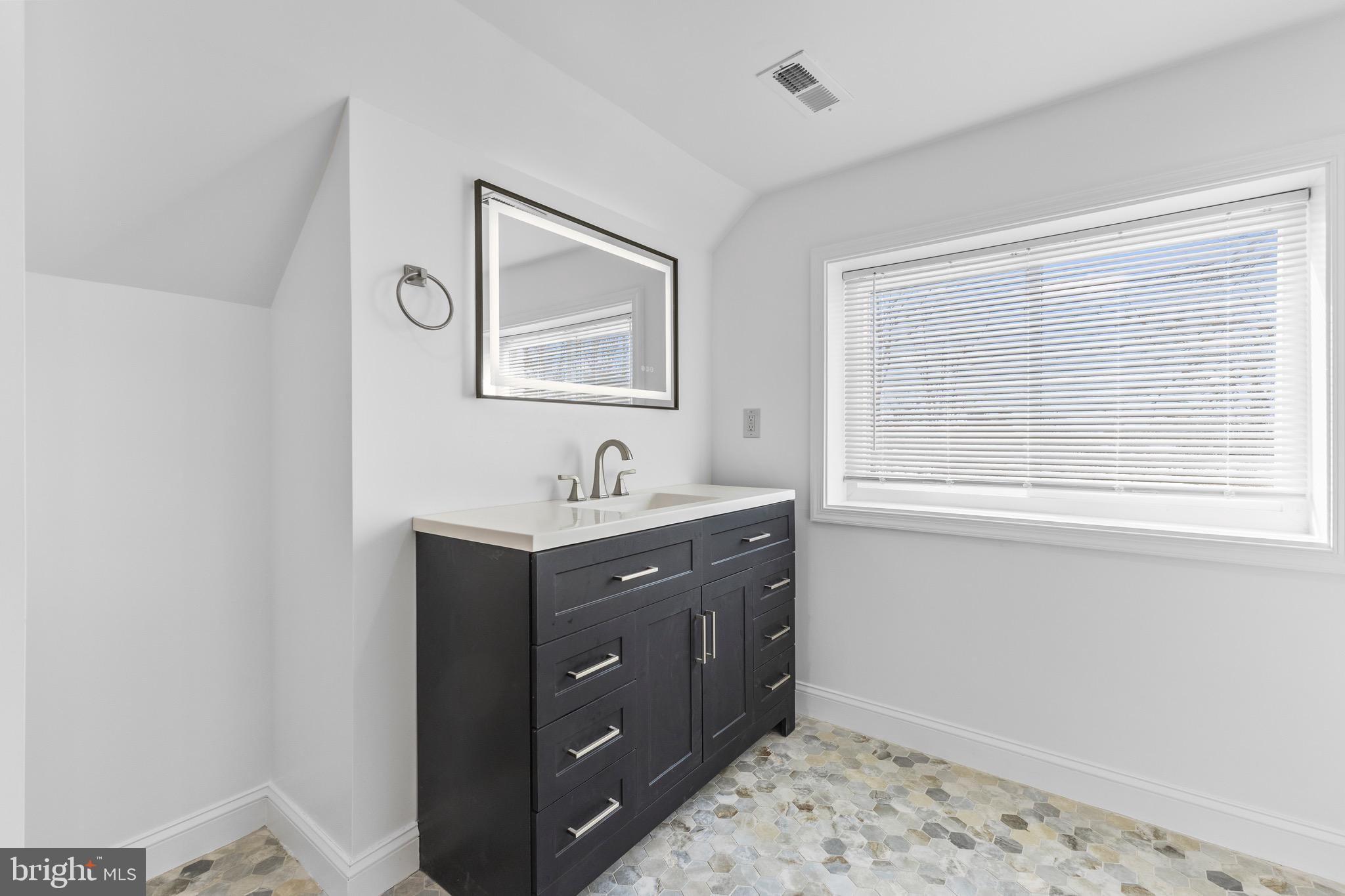3213 GREENCASTLE ROAD