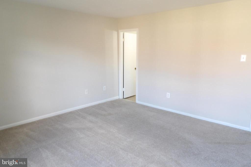 762 QUINCE ORCHARD BOULEVARD 102 762-102