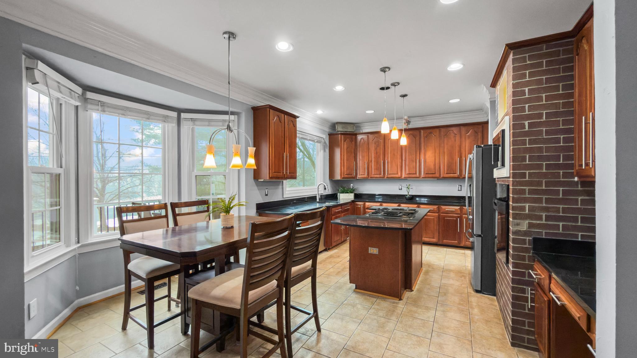 2 LITTLEBROOKE COURT