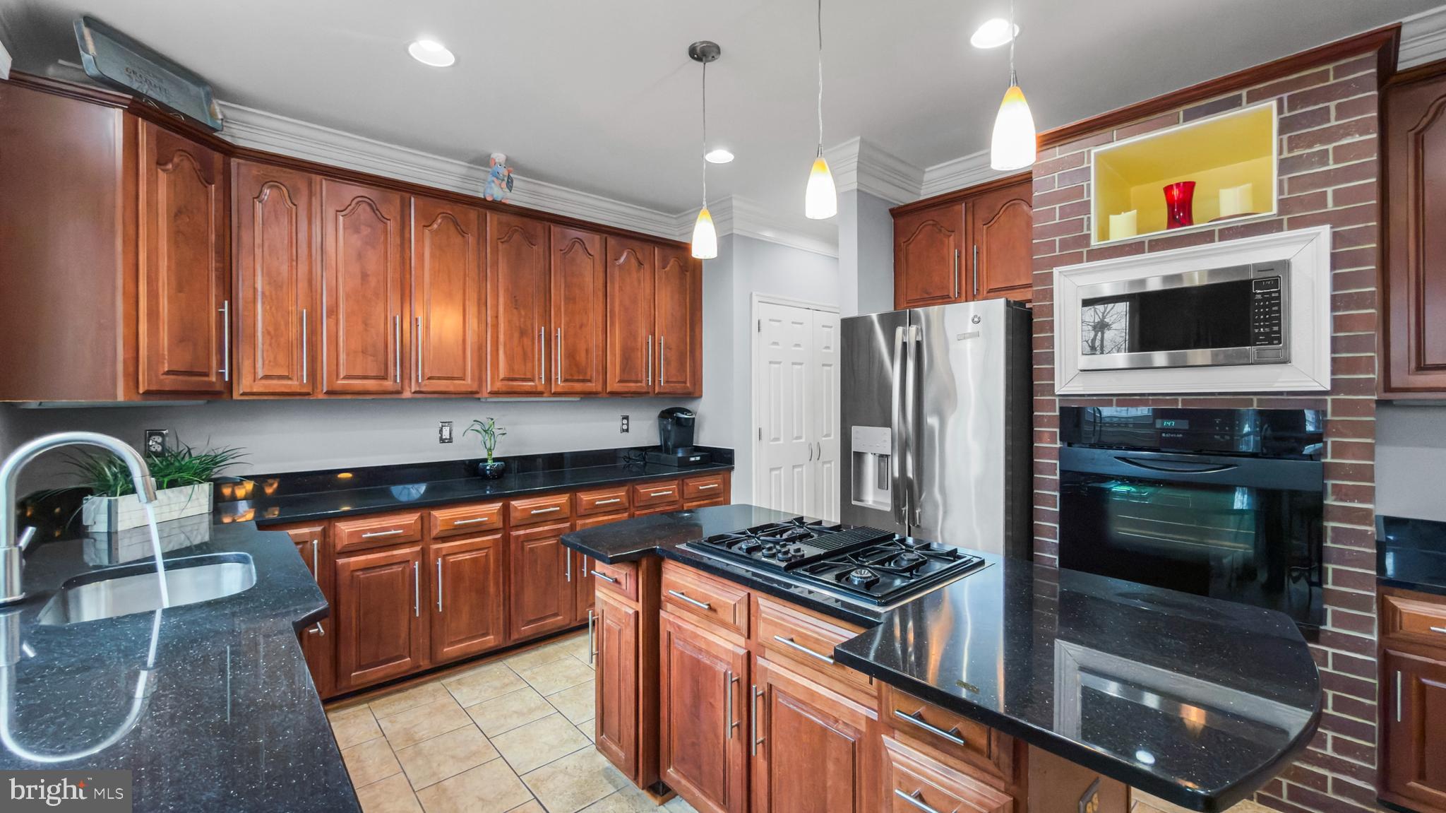 2 LITTLEBROOKE COURT