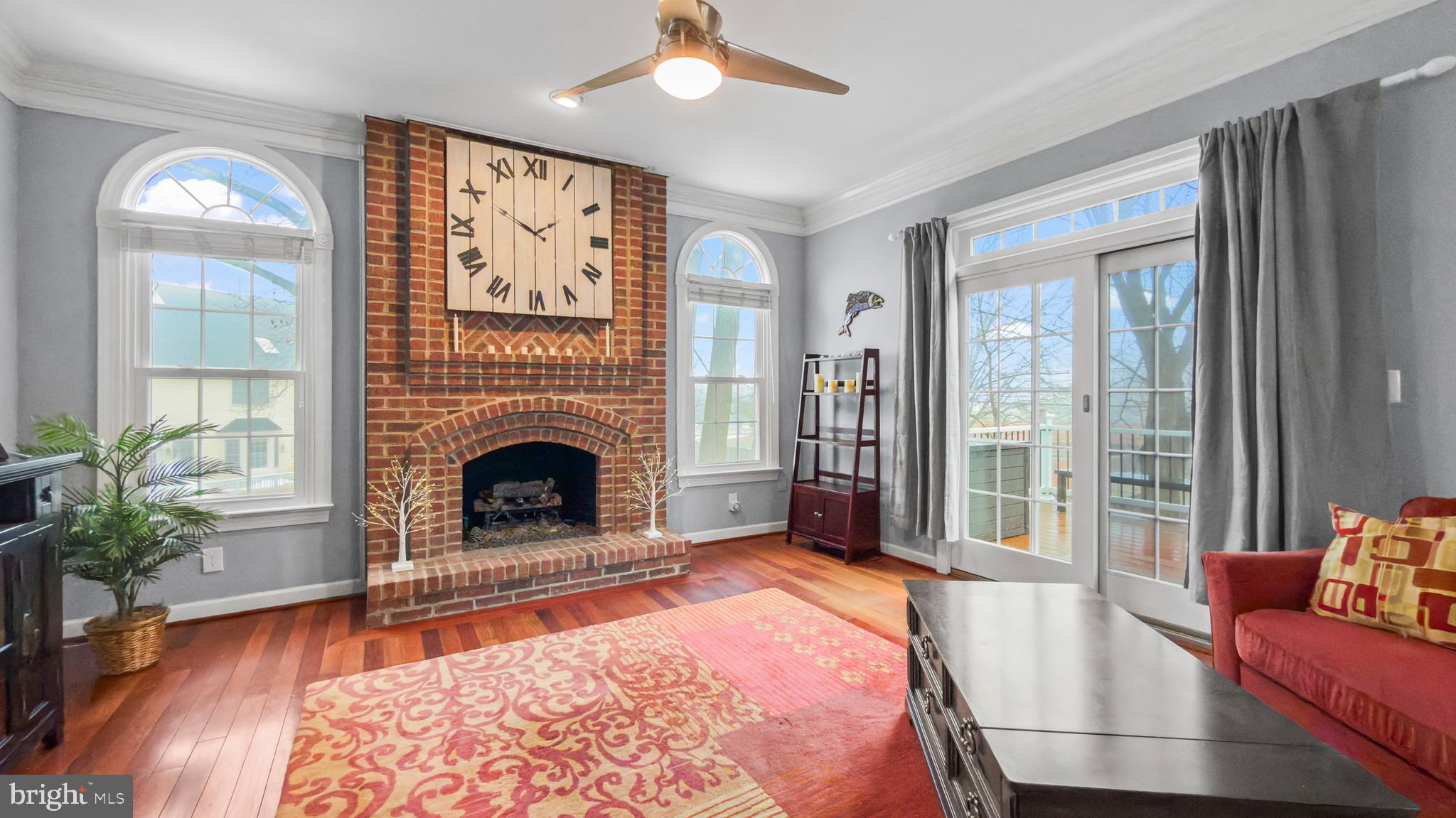 2 LITTLEBROOKE COURT