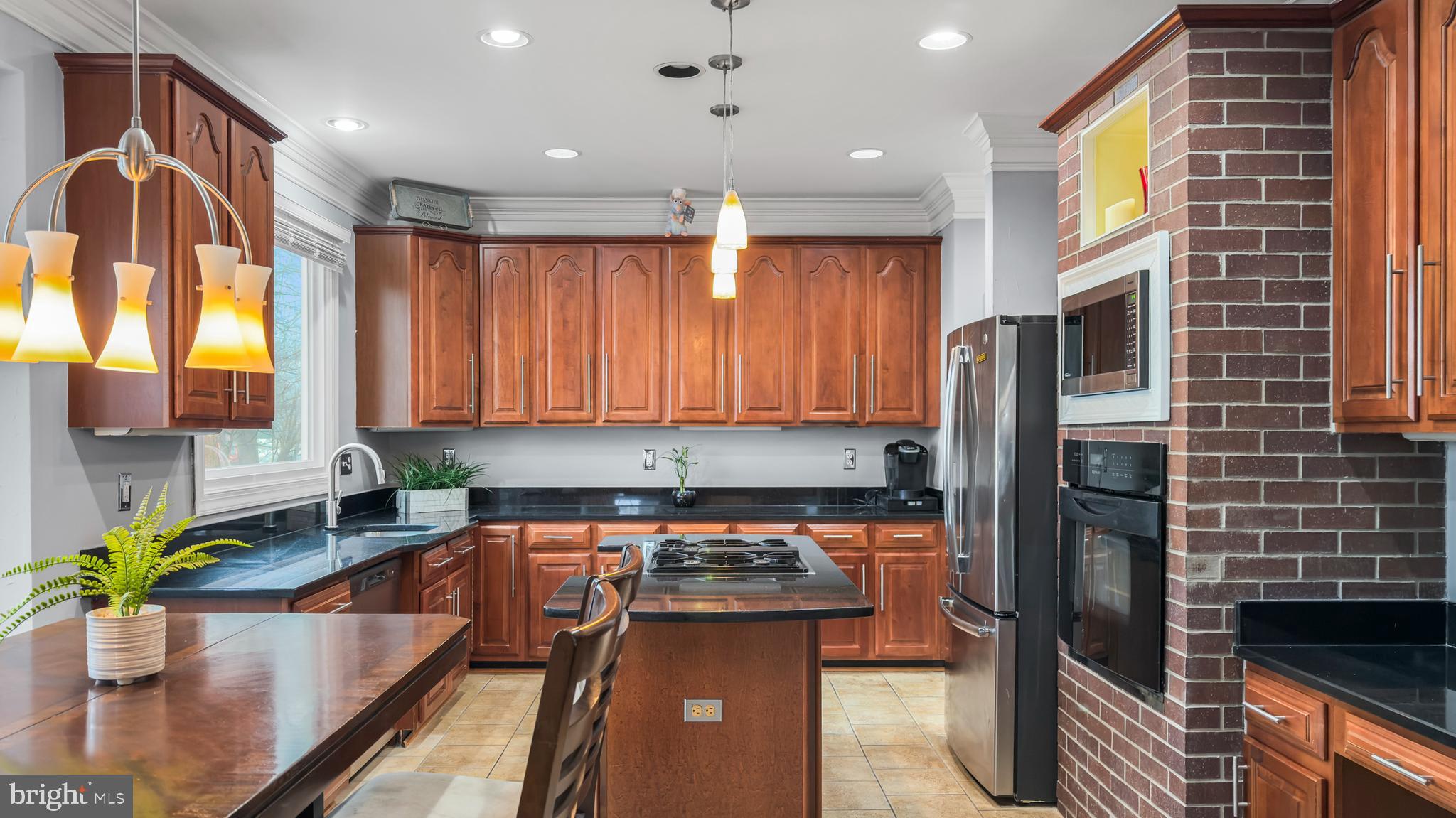 2 LITTLEBROOKE COURT