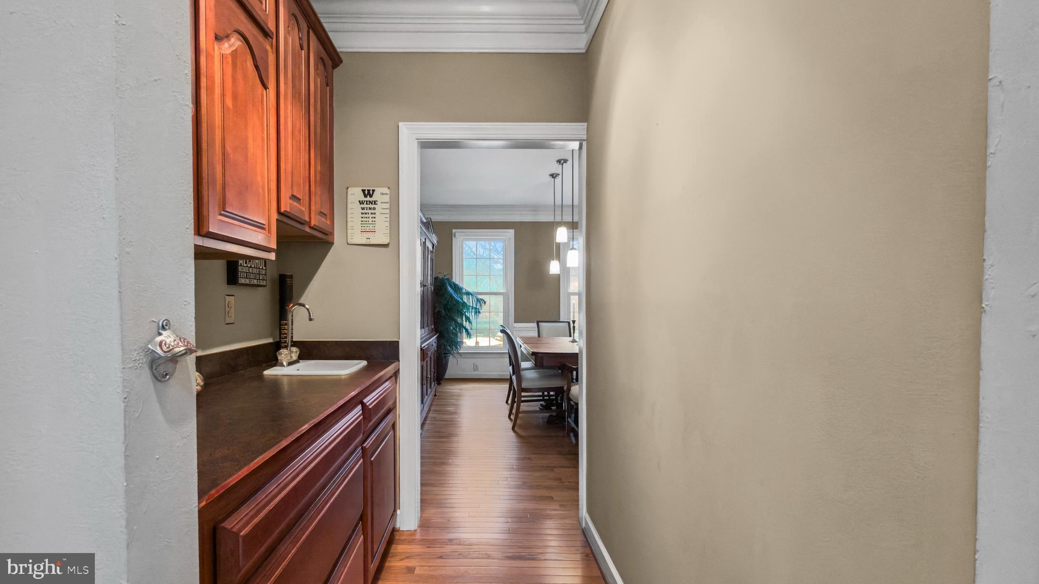 2 LITTLEBROOKE COURT