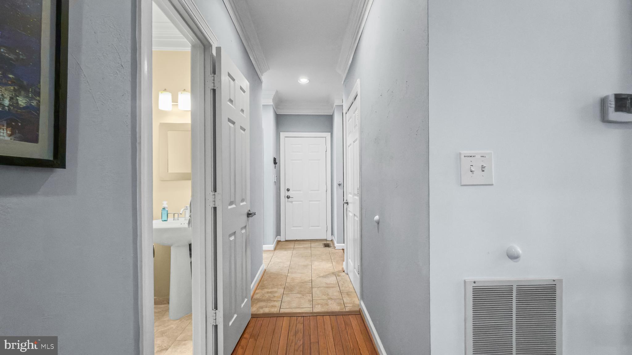 2 LITTLEBROOKE COURT